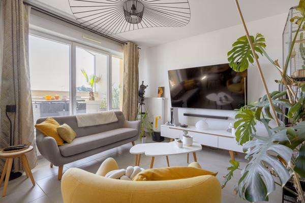 Appartement
         3 pièces
        - 70 m² 249 000 € *