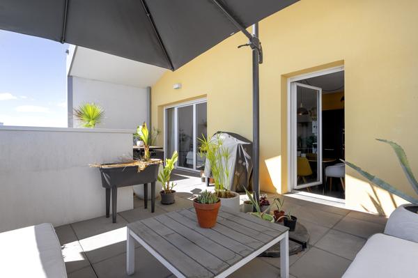 Appartement
         3 pièces
        - 70 m² 249 000 € *