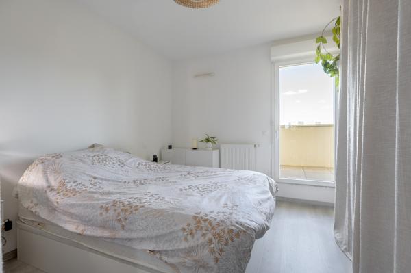 Appartement
         3 pièces
        - 70 m² 249 000 € *