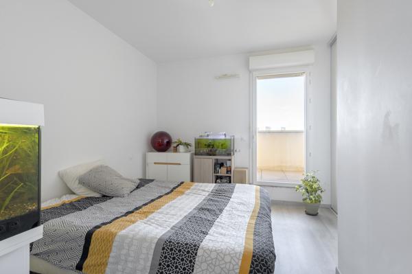 Appartement
         3 pièces
        - 70 m² 249 000 € *