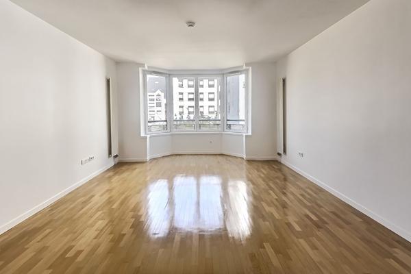 Suresnes Promenade Sisley, appartement 3 pièces avec parking, cave, lumineux, sans travaux, proche T2 Belvédère