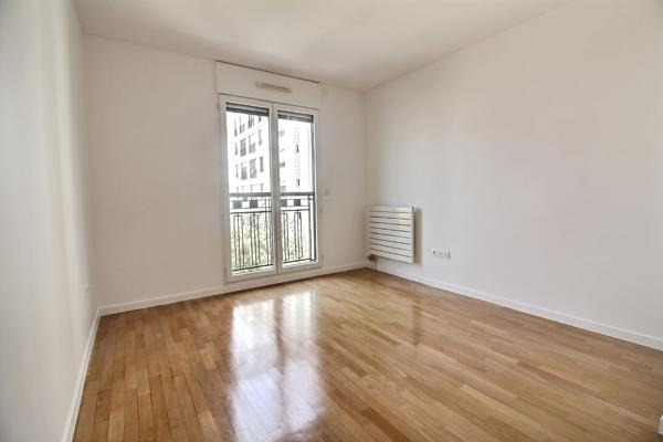 Suresnes Promenade Sisley, appartement 3 pièces avec parking, cave, lumineux, sans travaux, proche T2 Belvédère