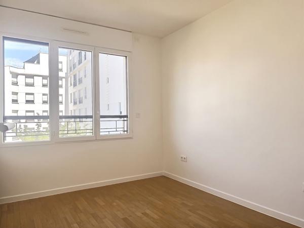 Suresnes Promenade Sisley, appartement 3 pièces avec parking, cave, lumineux, sans travaux, proche T2 Belvédère