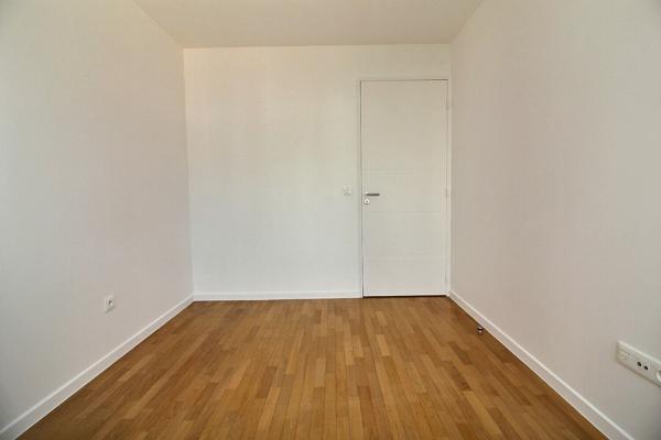 Suresnes Promenade Sisley, appartement 3 pièces avec parking, cave, lumineux, sans travaux, proche T2 Belvédère