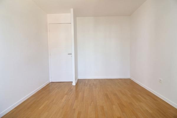Suresnes Promenade Sisley, appartement 3 pièces avec parking, cave, lumineux, sans travaux, proche T2 Belvédère