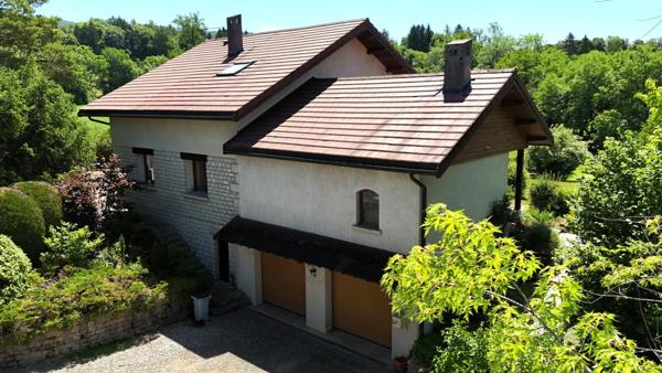 Arinthod ? Spacieuse maison familiale sur plus de 3 500 m² de terrain