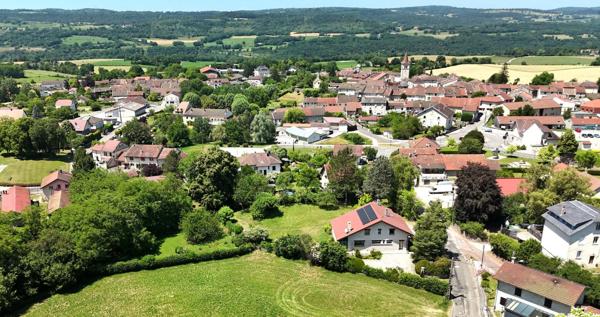 Arinthod ? Spacieuse maison familiale sur plus de 3 500 m² de terrain