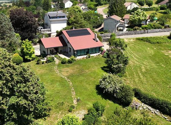 Arinthod ? Spacieuse maison familiale sur plus de 3 500 m² de terrain