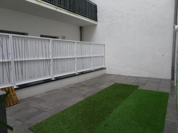 ROCHEFORT en hyper centre - au 1er un appartement de type 3 avec terrasse de 25 m²