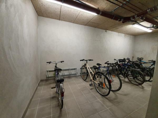 ROCHEFORT en hyper centre - au 1er un appartement de type 3 avec terrasse de 25 m²