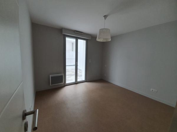 ROCHEFORT en hyper centre - au 1er un appartement de type 3 avec terrasse de 25 m²