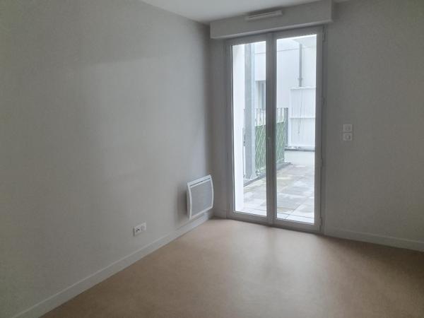 ROCHEFORT en hyper centre - au 1er un appartement de type 3 avec terrasse de 25 m²