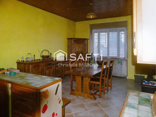 centre du village proche école et commerces