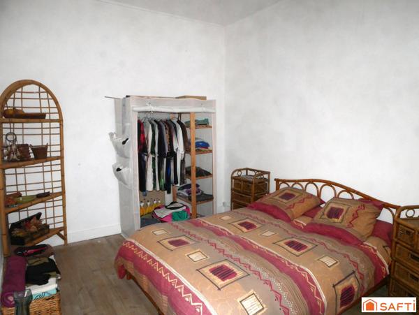 centre du village proche école et commerces