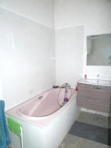 centre du village proche école et commerces