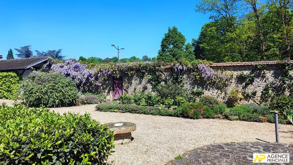 Le Chesnay centre ville - Maison 14 pièces 395.90 m² habitables sur parcelle de 2250 m² €1 720 000 ** - Référence 26619