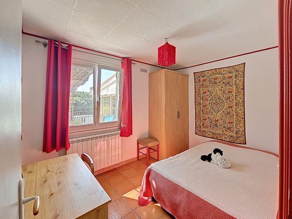 Maison de 146 m2 avec 4 chambres, véranda, garage, piscine et pool house à Saint Maximin la Sainte Baume