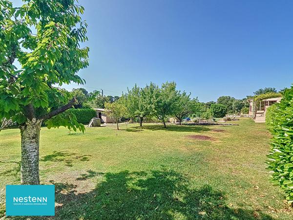 Maison de 146 m2 avec 4 chambres, véranda, garage, piscine et pool house à Saint Maximin la Sainte Baume