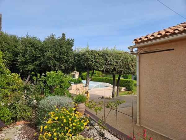 Maison de 146 m2 avec 4 chambres, véranda, garage, piscine et pool house à Saint Maximin la Sainte Baume