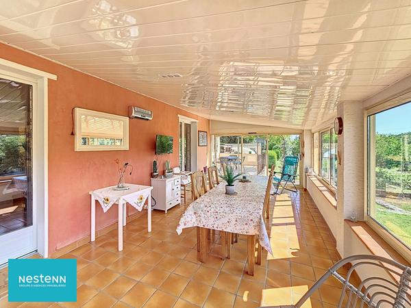 Maison de 146 m2 avec 4 chambres, véranda, garage, piscine et pool house à Saint Maximin la Sainte Baume