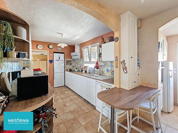 Maison de 146 m2 avec 4 chambres, véranda, garage, piscine et pool house à Saint Maximin la Sainte Baume