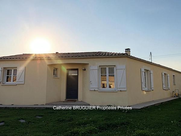 Villa de plain pied Angliers - Entre Niort et La Rochelle -140 m2 - 4 chambres- piscine - jardin clos de 950 m2