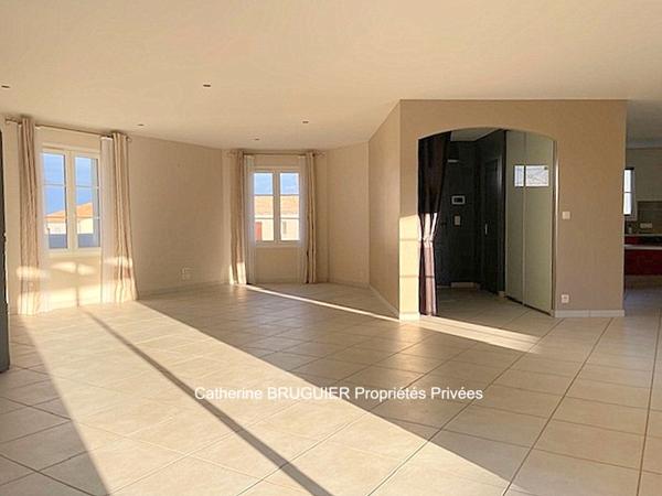 Villa de plain pied Angliers - Entre Niort et La Rochelle -140 m2 - 4 chambres- piscine - jardin clos de 950 m2