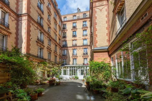 Appartement
         2 pièces
        - 49 m² Exclusivité 476 000 € *