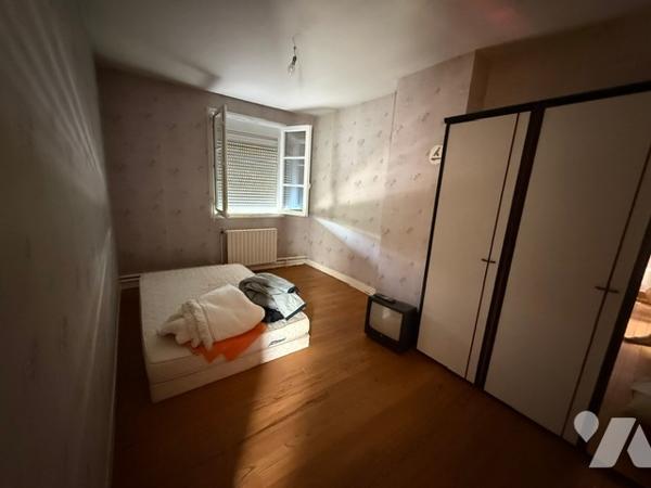 Une maison individuelle sur la commune déléguée de BRICQUEBEC, proche centre-ville