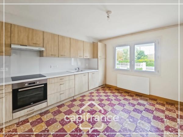 Maison individuelle 4 pièces, jardin clos de 700m², deux garages