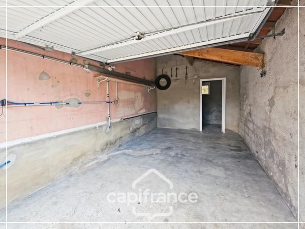 Maison individuelle 4 pièces, jardin clos de 700m², deux garages