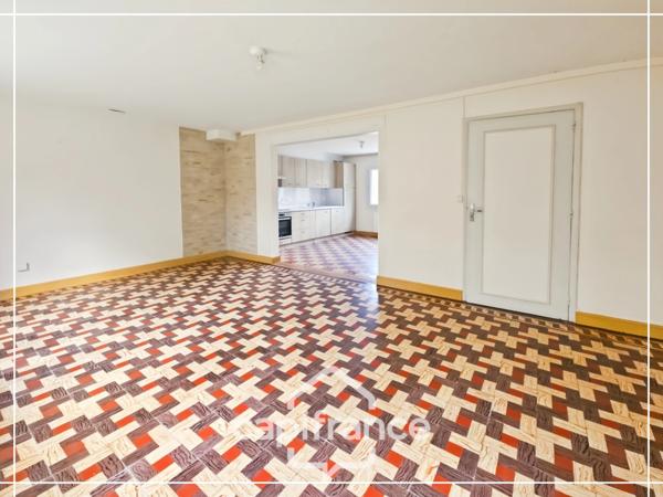 Maison individuelle 4 pièces, jardin clos de 700m², deux garages