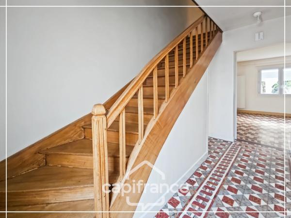 Maison individuelle 4 pièces, jardin clos de 700m², deux garages