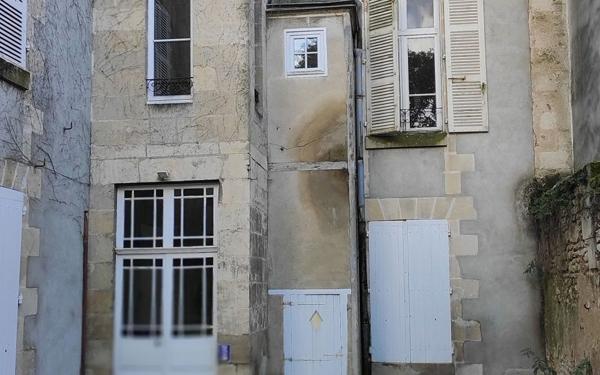 Immeuble à vendre    9 pièces •  Poitiers
