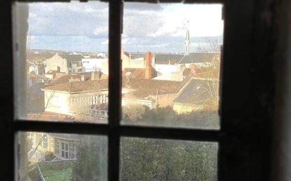 Immeuble à vendre    9 pièces •  Poitiers