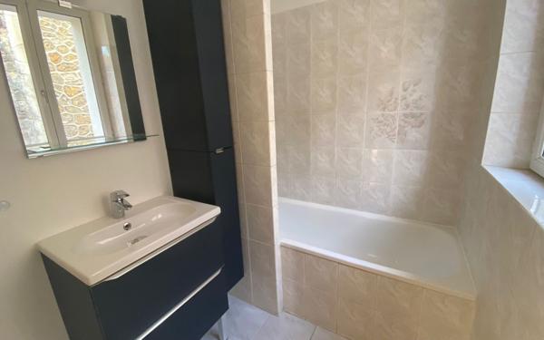 Appartement à vendre    3 pièces •  Nézel