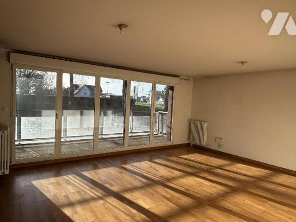 APPARTEMENT TYPE 4 - QUARTIER BEAULIEU /  JEANNE D'ARC- AVEC TERRASSE -
Venez découvrir cet ap...