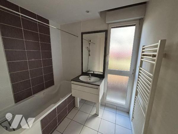 APPARTEMENT TYPE 4 - QUARTIER BEAULIEU /  JEANNE D'ARC- AVEC TERRASSE -
Venez découvrir cet ap...