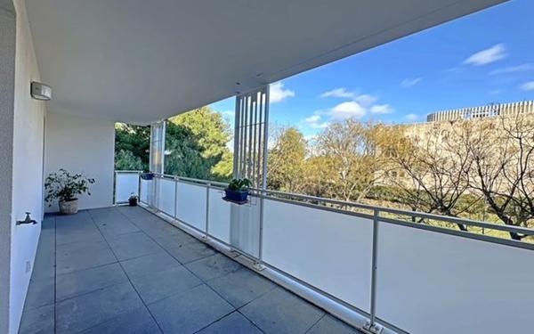 Appartement à vendre    2 pièces • 42,47 m2 Marseille 8