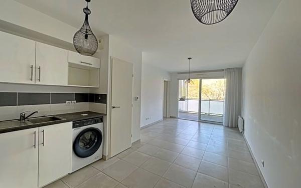 Appartement à vendre    2 pièces • 42,47 m2 Marseille 8