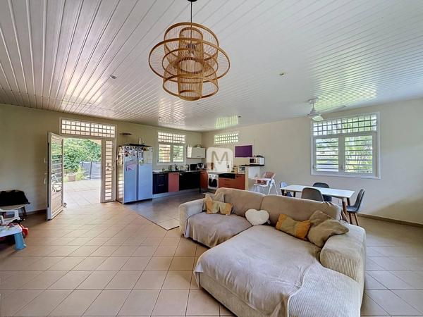 DPT GUYANE, à vendre RÉMIRE-MONTJOLY Maison T4 de 113 m2 avec piscine