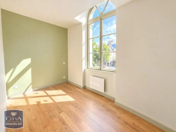 Appartement à louer 3 pièces 78.78m² Chinon (37500)