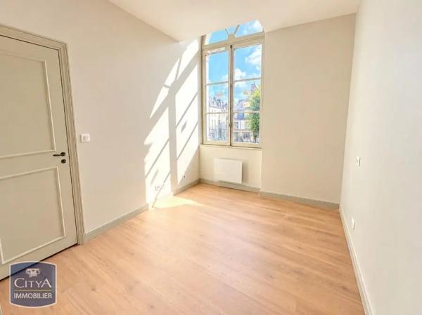 Appartement à louer 3 pièces 78.78m² Chinon (37500)