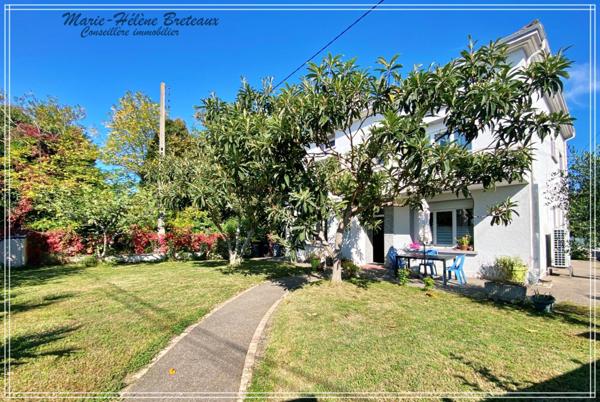 Maison à vendre 6 pièces BON ENCONTRE (47)Grande maison familiale de 170m² avec jardin, double garage et nombreuses possibilités, 3 entrées.