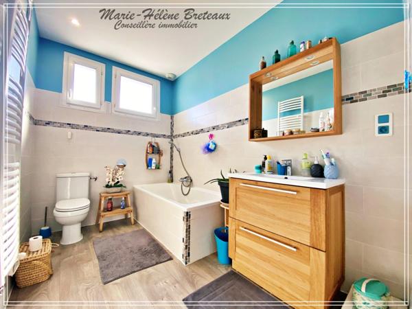 Maison à vendre 6 pièces BON ENCONTRE (47)Grande maison familiale de 170m² avec jardin, double garage et nombreuses possibilités, 3 entrées.