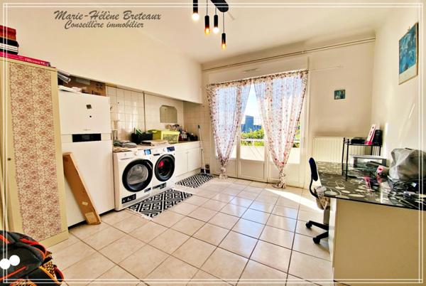 Maison à vendre 6 pièces BON ENCONTRE (47)Grande maison familiale de 170m² avec jardin, double garage et nombreuses possibilités, 3 entrées.