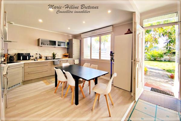 Maison à vendre 6 pièces BON ENCONTRE (47)Grande maison familiale de 170m² avec jardin, double garage et nombreuses possibilités, 3 entrées.