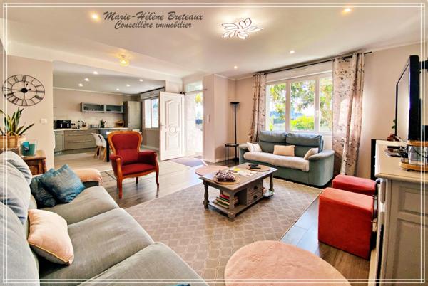 Maison à vendre 6 pièces BON ENCONTRE (47)Grande maison familiale de 170m² avec jardin, double garage et nombreuses possibilités, 3 entrées.