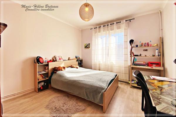 Maison à vendre 6 pièces BON ENCONTRE (47)Grande maison familiale de 170m² avec jardin, double garage et nombreuses possibilités, 3 entrées.