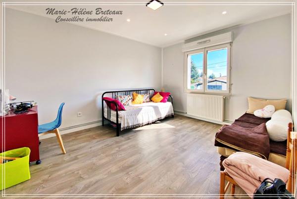 Maison à vendre 6 pièces BON ENCONTRE (47)Grande maison familiale de 170m² avec jardin, double garage et nombreuses possibilités, 3 entrées.